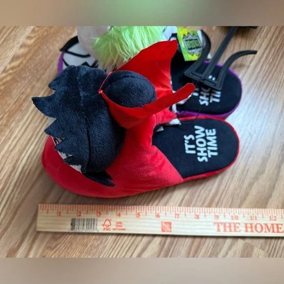 Beetlejuice and Lydia Plush Slippers Ground Up Women’s size 7-8 New With Tags - Picture 7 of 8